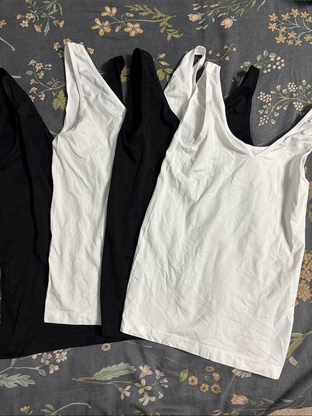 Member’s Mark Set of 3 Seamless Reversible Camisoles Black and White Medium